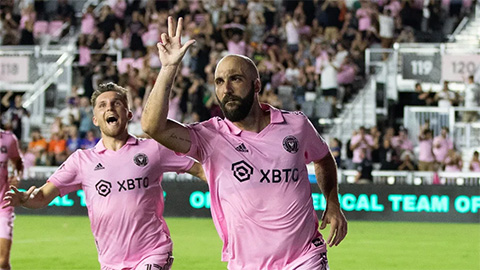 Higuain thông báo giải nghệ ở tuổi 34