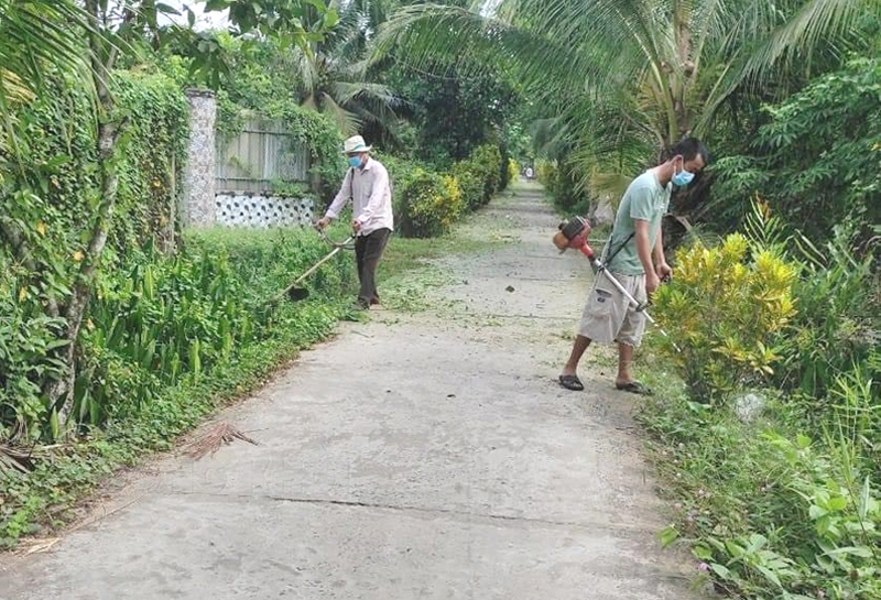 Người dân An Khánh thường xuyên làm đẹp cảnh quan đường phố, khu dân cư.  Ảnh: H. Đức