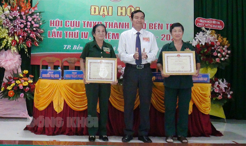 Khen thưởng cho tập thể, cá nhân tiêu biểu.
