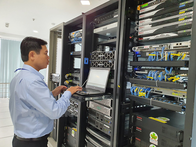 Kết quả đạt được qua 2 năm chuyển đổi số Kiểm tra hệ thống của Trung tâm Tích hợp dữ liệu tỉnh.