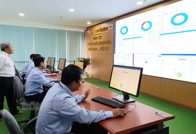 Vận hành Trung tâm Giám sát và điều hành an toàn, an ninh mạng tỉnh (SOC). Ảnh: Thanh Đồng