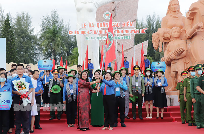 Phát động cao điểm ra quân Chiến dịch thanh niên tình nguyện hè năm 2022. Ảnh: Tỉnh Đoàn