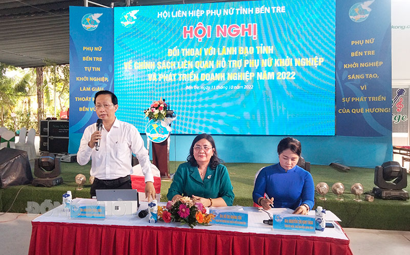 Phó chủ tịch Thường trực UBND tỉnh - Trưởng đoàn đại biểu Quốc hội Nguyễn Trúc Sơn phát biểu tại buổi đối thoại. 