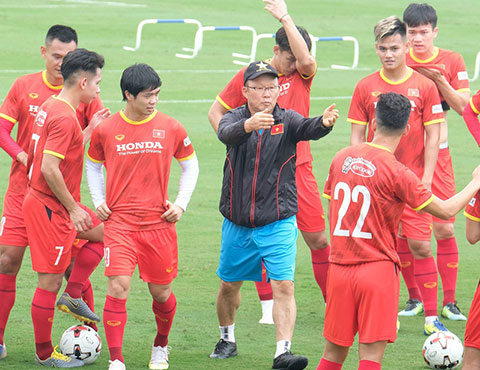 Các đội bóng V.League hết cửa mời HLV Park Hang Seo Nhiều ngôi sao ở V.League đã trưởng thành và nổi tiếng khi làm việc với ông Park Hang Seo
