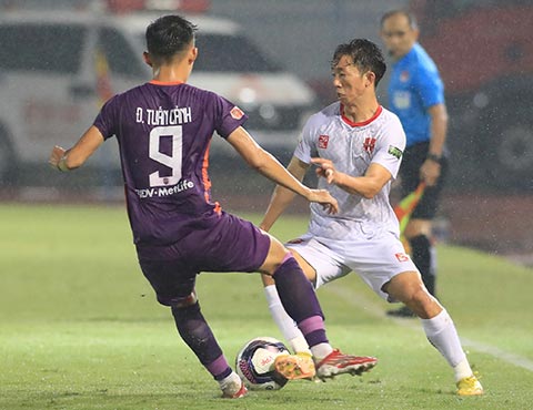 Hải Phòng bám đuổi Hà Nội Hải Phòng tiếp tục cho thấy khát khao đua vô địch khi liên tục dồn ép B.BD. Ảnh: Phan Tùng