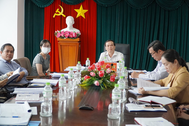 Phó giám đốc Sở GD&ĐT Võ Văn Luyến chủ trì hội nghị tại điểm cầu tỉnh.