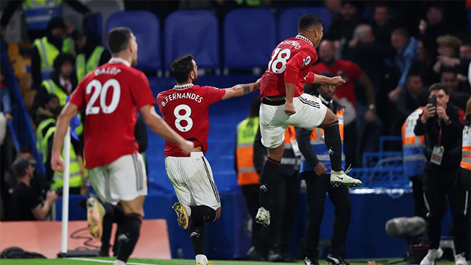 Casemiro ghi bàn phút bù giờ giành về 1 điểm cho Quỷ đỏ Casemiro là người hùng MU