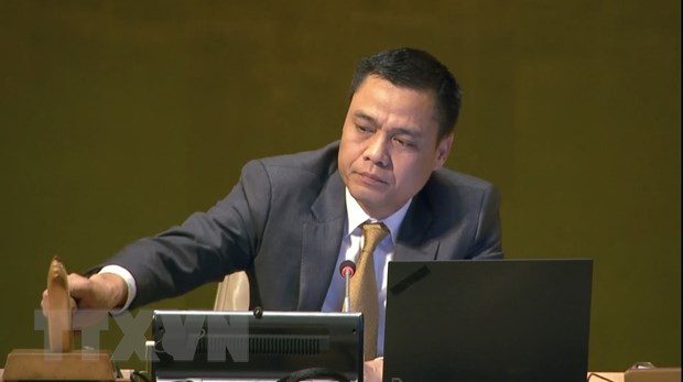 Đại sứ Đặng Hoàng Giang, Trưởng Phái đoàn Việt Nam tại Liên hợp quốc, tham gia điều hành phiên họp. Ảnh: TTXVN phát