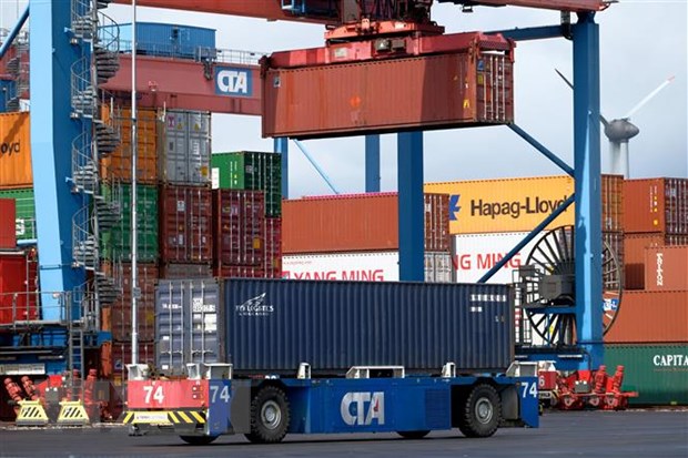 Kinh tế Đức tiếp tục tăng trưởng bất chấp nhiều khó khăn Cảng container ở Hamburg, Đức. (Ảnh: AFP/TTXVN)