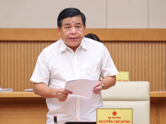 Thủ tướng Phạm Minh Chính chủ trì phiên họp Chính phủ thường kỳ tháng 10 Bộ trưởng Bộ Kế hoạch và Đầu tư Nguyễn Chí Dũng nhận định nền kinh tế tiếp tục xu hướng phục hồi tích cực, lạm phát được kiểm soát - Ảnh: VGP/Nhật Bắc