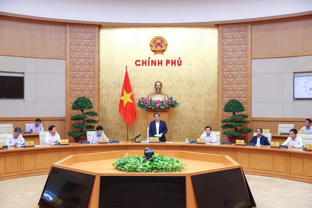 Thủ tướng Phạm Minh Chính chủ trì phiên họp Chính phủ thường kỳ tháng 10 Thủ tướng đề nghị các đại biểu dự phiên họp tập trung đánh giá tình hình tháng 10 và 10 tháng vừa qua, kết quả đạt được, tồn tại, hạn chế, nguyên nhân, nhất là nguyên nhân chủ quan, các bài học kinh nghiệm - Ảnh: VGP/Nhật Bắc