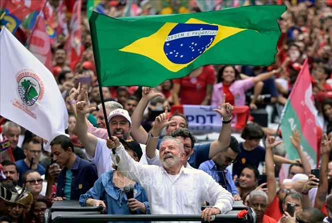 Brazil tiến hành bầu cử Tổng thống vòng hai Ứng cử viên Tổng thống Brazil Luiz Inácio Lula da Silva tại cuộc vận động tranh cử ở Belo Horizonte, bang Minas Gerais, Brazil, ngày 29-10-2022. Ảnh: AFP/TTXVN