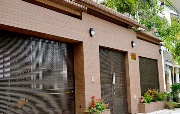 Đặc tính tấm nhựa ốp tường cao cấp Tấm ốp gỗ nhựa ngoài trời chịu nước, chịu nhiệt