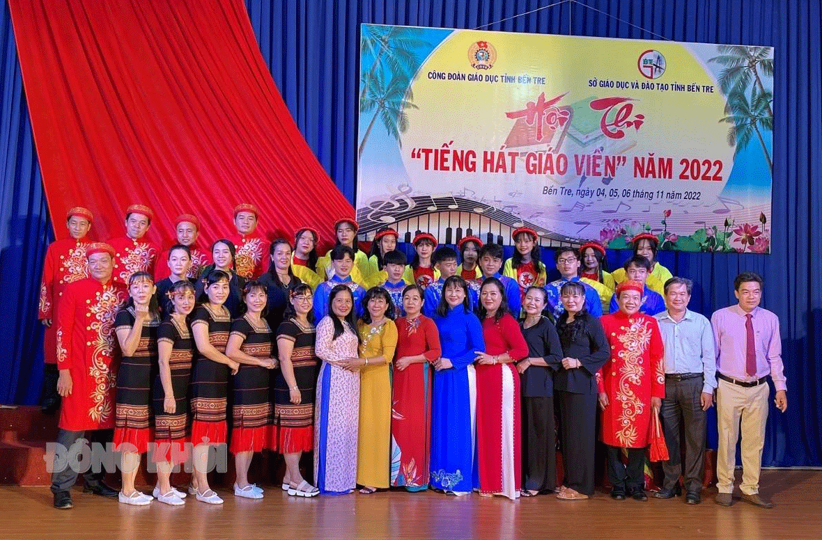 Cán bộ, giáo viên tham gia hội thi 
