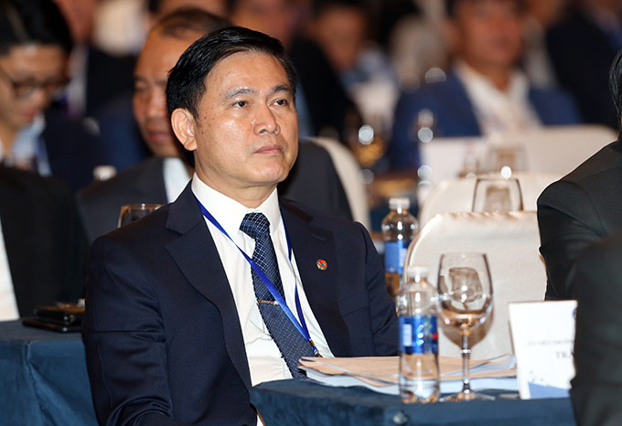 Ông Trần Quốc Tuấn làm Chủ tịch VFF khóa IX Ông Nguyễn Trung Kiên trở thành tân Phó Chủ tịch phụ trách Tài chính và Vận động tài trợ của VFF - Ảnh: Đức Cường