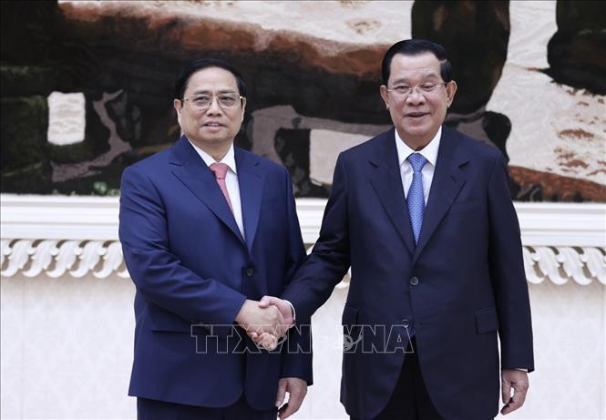 Toàn văn Tuyên bố chung Việt Nam - Campuchia Thủ tướng Vương quốc Campuchia Samdech Techo Hun Sen và Thủ tướng Phạm Minh Chính tại lễ đón. Ảnh: Dương Giang/TTXVN