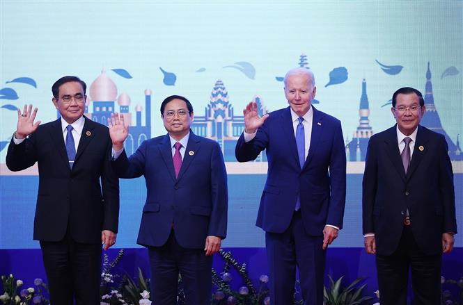 Trưởng đoàn các nước ASEAN và Tổng thống Hoa Kỳ Joe Biden chụp ảnh chung. Ảnh: Dương Giang/TTXVN