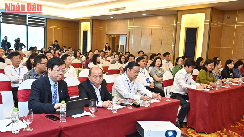 Tháo gỡ khó khăn về cơ chế, chính sách cho Báo Đảng Các diễn giả, đại biểu tham dự hội thảo. Ảnh: Đăng Khoa