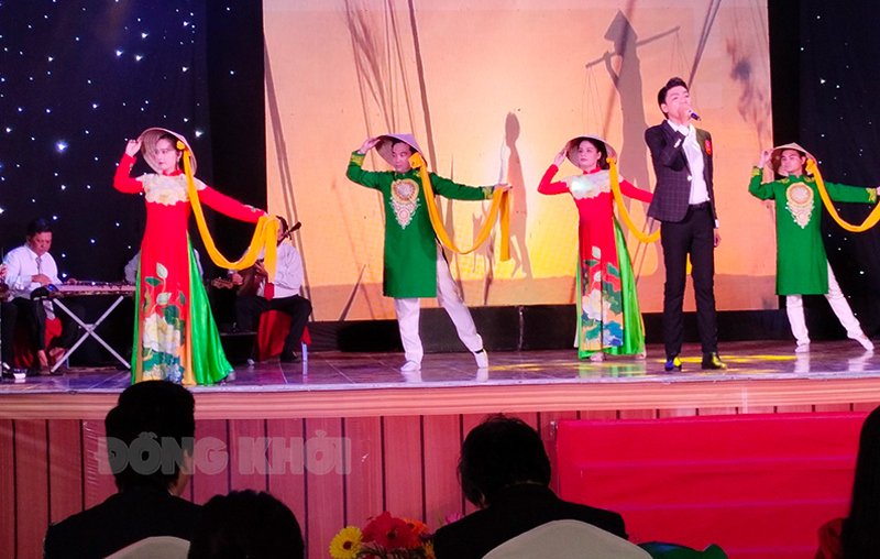 Bến Tre tham gia hội thi Tiếng hát Người làm báo “Âm vang vọng cổ” tại tỉnh Đồng Tháp.