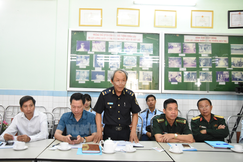 Đoàn công tác Ban chỉ đạo 389 tỉnh Khánh Hòa trao đổi tại buổi làm việc.