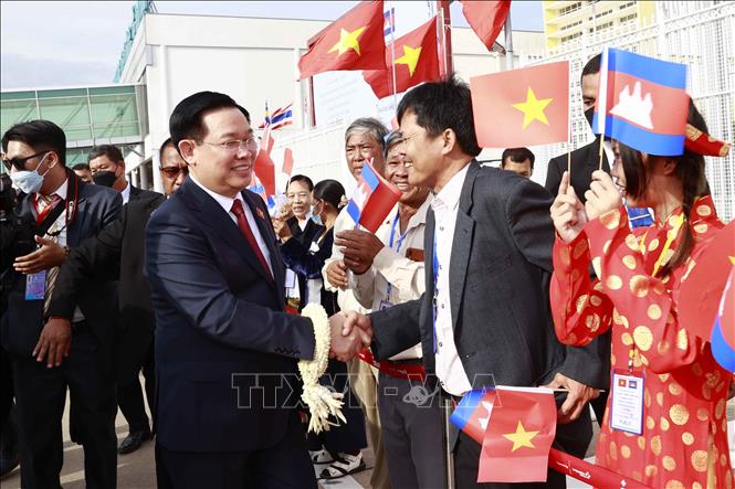 Chủ tịch Quốc hội bắt đầu thăm chính thức Campuchia và dự AIPA-43 Lễ đón Chủ tịch Quốc hội Vương Đình Huệ tại Sân bay quốc tế Pochentong, Thủ đô Phnom Penh. Ảnh: Doãn Tấn/TTXVN