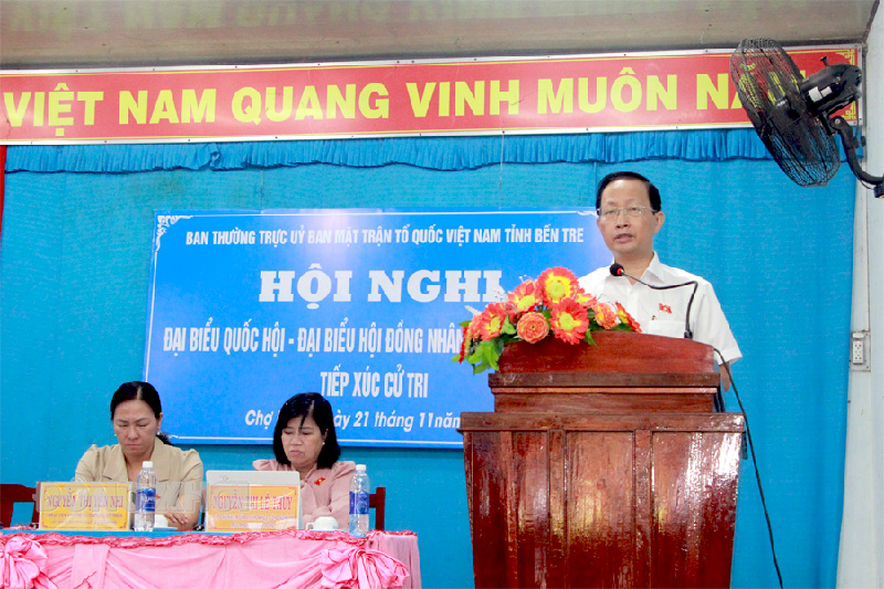 Trưởng đoàn ĐBQH - Phó chủ tịch Thường trực UBND tỉnh Nguyễn Trúc Sơn phát biểu.