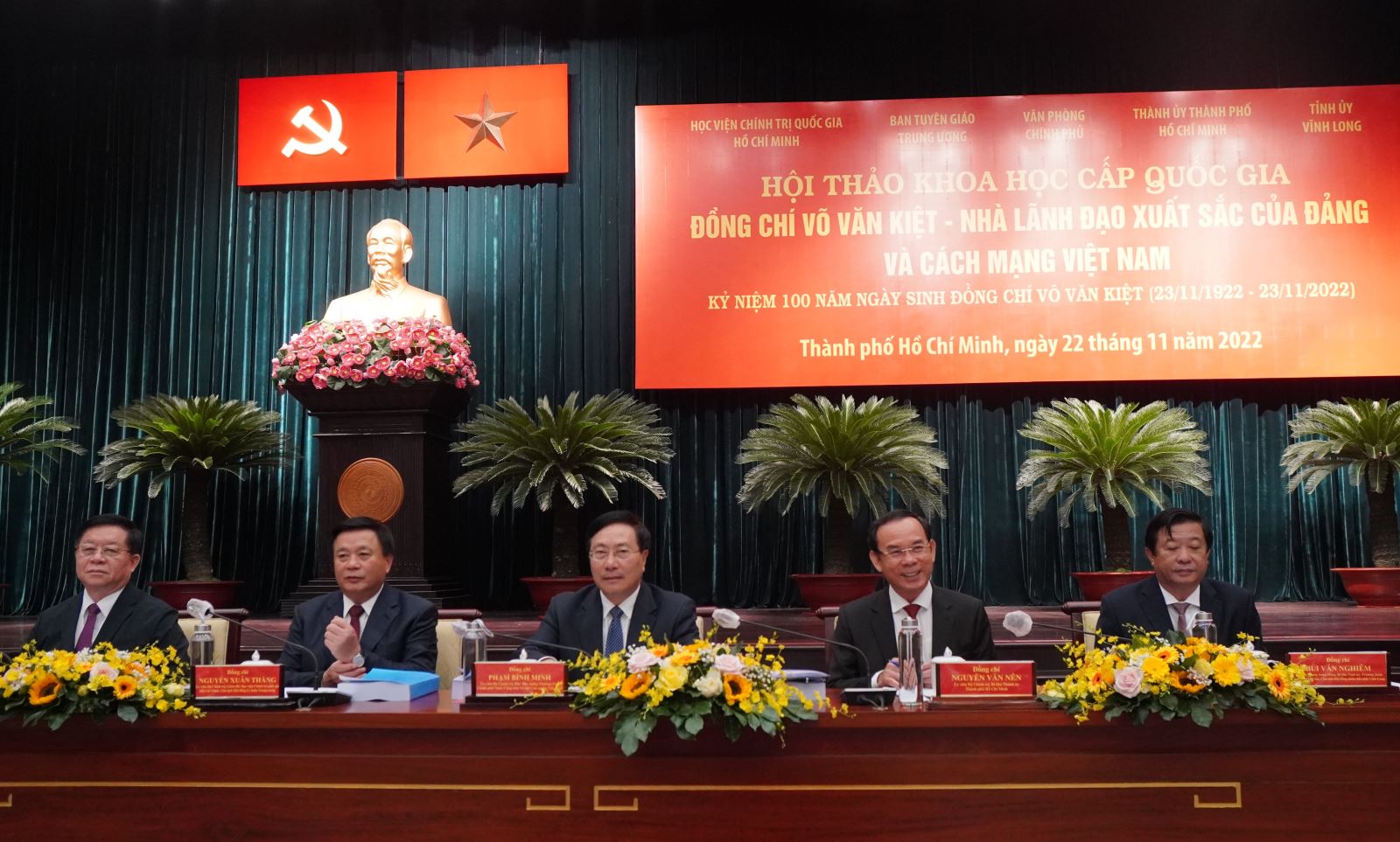 Cố Thủ tướng Võ Văn Kiệt là tấm gương đạo đức cách mạng cao đẹp Các đại biểu chủ trì hội thảo tại TP. Hồ Chí Minh.