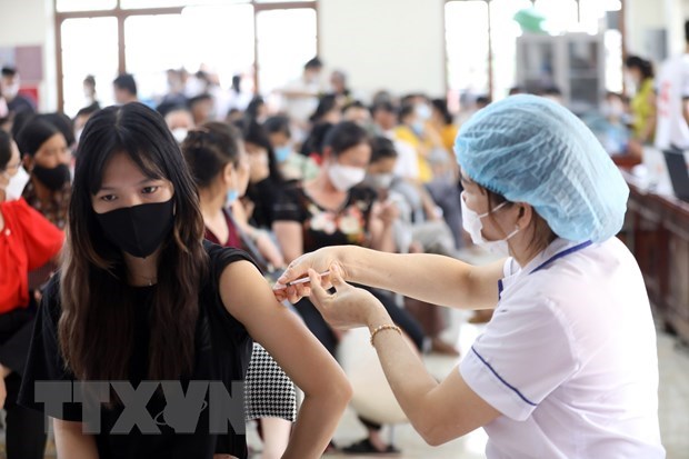 Ngày 24-11-2022: Ghi nhận 489 ca mắc mới COVID-19, 1 trường hợp tử vong Tiêm vaccine phòng dịch COVID-19. (Ảnh: Anh Tuấn/TTXVN)