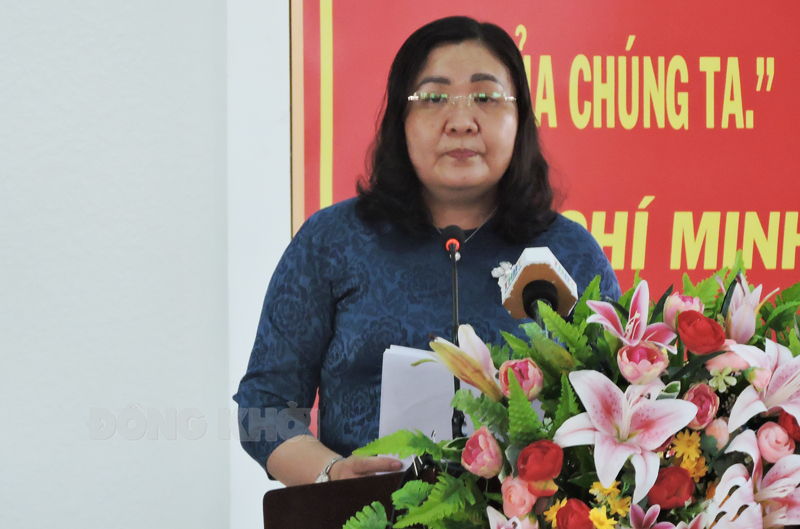 Phó bí thư Thường trực Tỉnh ủy - Chủ tịch HĐND tỉnh Hồ Thị Hoàng Yến phát biểu tổng thuật tại hội thảo.