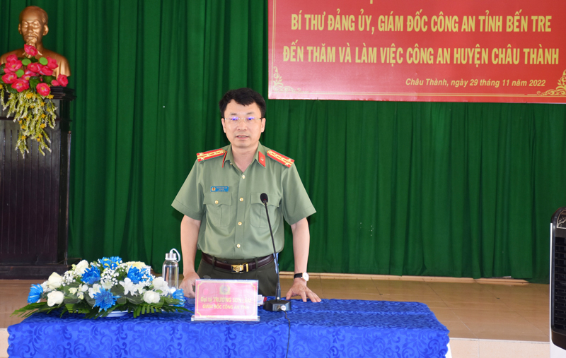 Đại tá Trương Sơn Lâm - Giám đốc Công an tỉnh phát biểu chỉ đạo tại buổi làm việc.