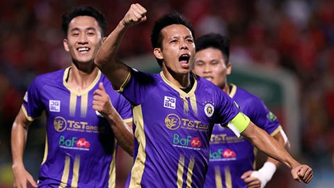 Tiền vệ Văn Quyết được bầu là Cầu thủ xuất sắc nhất V.League 2022