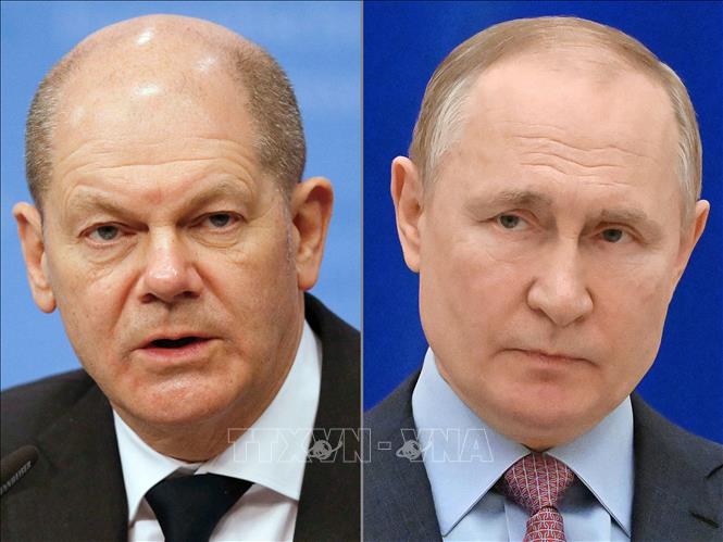 Tổng thống Nga Vladimir Putin (phải) và Thủ tướng Đức Olaf Scholz. Ảnh: AFP/TTXVN