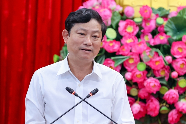 Chủ tịch UBND tỉnh Bình Dương Võ Văn Minh báo cáo tại cuộc họp - Ảnh: VGP/Nhật Bắc