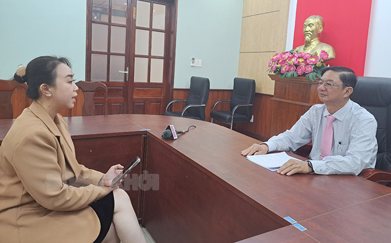 Phó chủ tịch HĐND tỉnh Lê Văn Khê trả lời phỏng vấn Báo Đồng Khởi. Ảnh: H. Hiệp