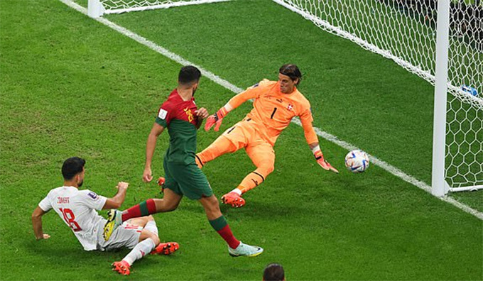 Ramos 'lên đồng', Bồ Đào Nha hẹn Morocco ở tứ kết Ramos tỏa sáng rực rỡ với một cú hat-trick