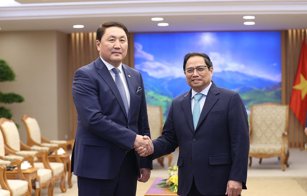 Thủ tướng Phạm Minh Chính tiếp Bộ trưởng Quốc phòng Mông Cổ Saikhanbayar Gursed. Ảnh: Dương Giang/TTXVN