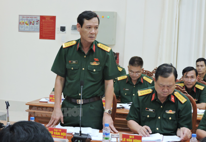 Chỉ huy trưởng Bộ Chỉ huy Quân sự tỉnh Võ Văn Hội phát biểu tại hội nghị.