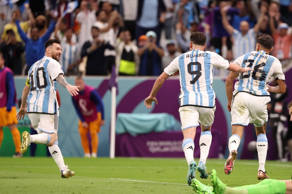 Bàn mở tỷ số của Argentina mang dấu ấn đậm nét của Lionel Messi. Ảnh: Getty