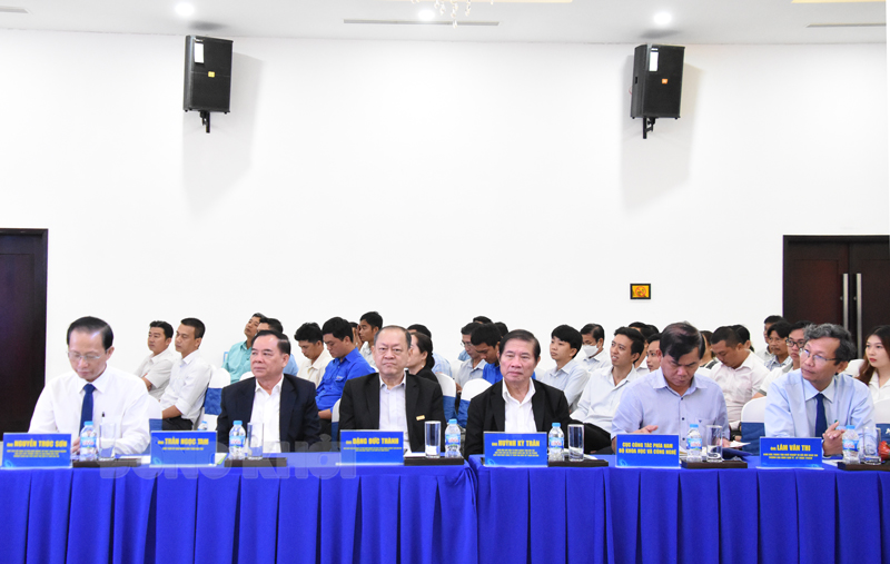 Khai mạc Ngày hội Đổi mới sáng tạo tỉnh Bến Tre năm 2022 Lãnh đạo tỉnh và HĐTV Khởi nghiệp và Phát triển DN tham dự ngày hội.