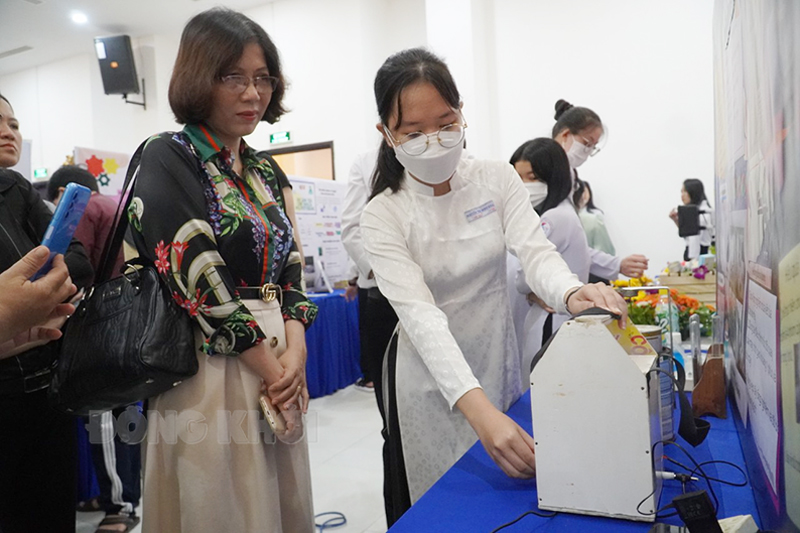 Sản phẩm “Chế tạo máy ly tâm tách kết tủa” của Trường THPT Nguyễn Thị Minh Khai (Mỏ Cày Nam) trưng bày tại Ngày hội trải nghiệm sáng tạo STEM năm 2022.