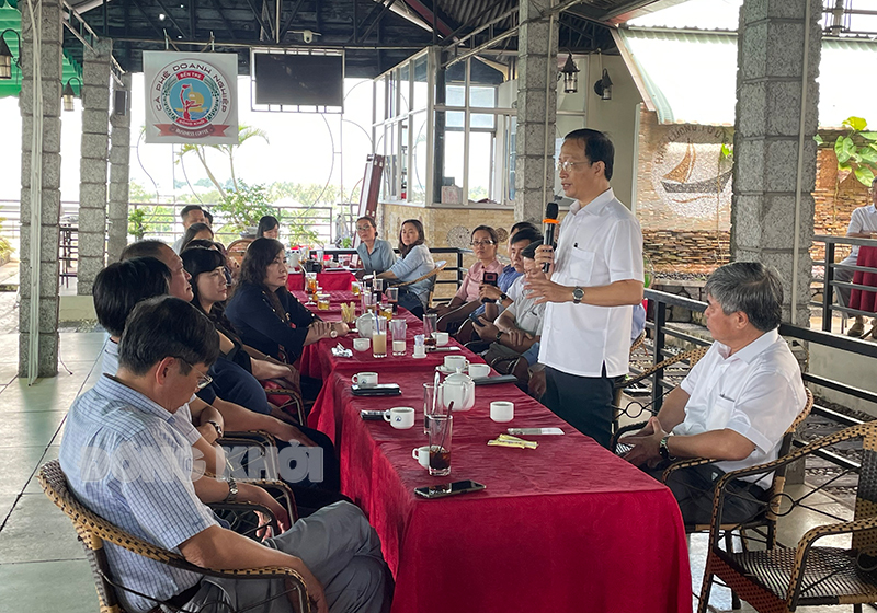Tự đánh giá, xác định chỉ số cải cách hành chính của tỉnh Bến Tre năm 2022 Tại các buổi cà phê doanh nghiệp định kỳ do UBND tỉnh tổ chức, doanh nghiệp có ý kiến về tiếp tục CCHC, tạo môi trường thông thoáng thuận lợi mời gọi doanh nghiệp đầu tư, phát triển