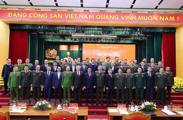 Xây dựng người công an nhân dân có trái tim nóng, cái đầu lạnh Thủ tướng Phạm Minh Chính với các đại biểu dự Hội nghị Công an toàn quốc lần thứ 78. Ảnh: Dương Giang/TTXVN