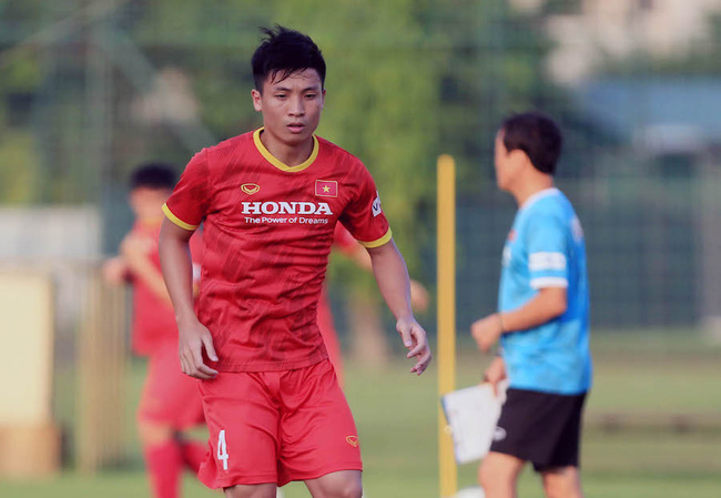 HLV Park hé lộ danh sách chính thức ĐT Việt Nam dự AFF Cup 2022 Trung vệ Bùi Tiến Dũng chắc chắn góp mặt trong danh sách ĐT Việt Nam dự AFF Cup 2022