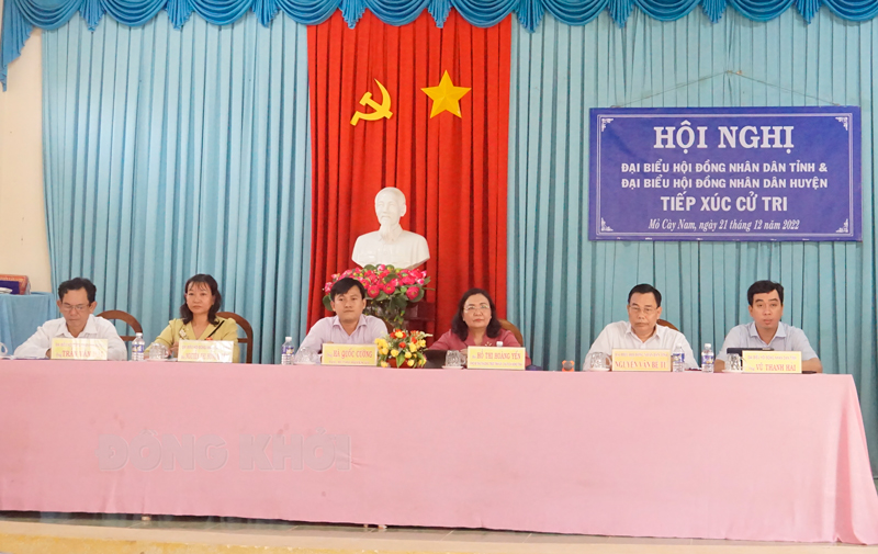 Đại biểu HĐND tỉnh, huyện tiếp xúc cử tri tại điểm xã Thành Thới A.