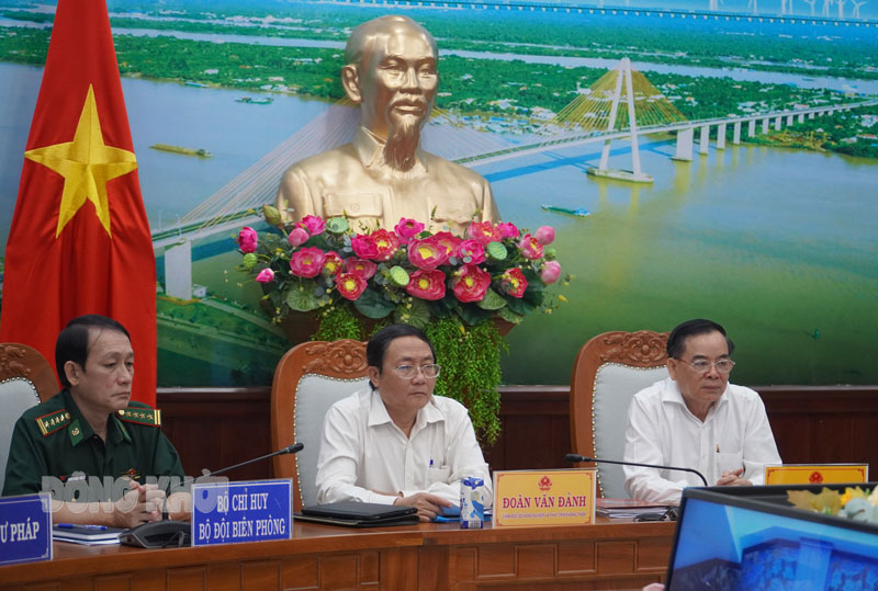 Chủ tịch UBND tỉnh Trần Ngọc Tam chủ trì tại điểm cầu tỉnh.