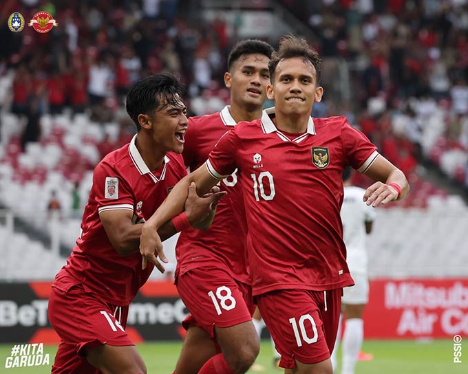Chủ nhà có chiến thắng đầu tiên Indonesia thắng chật vật Campuchia