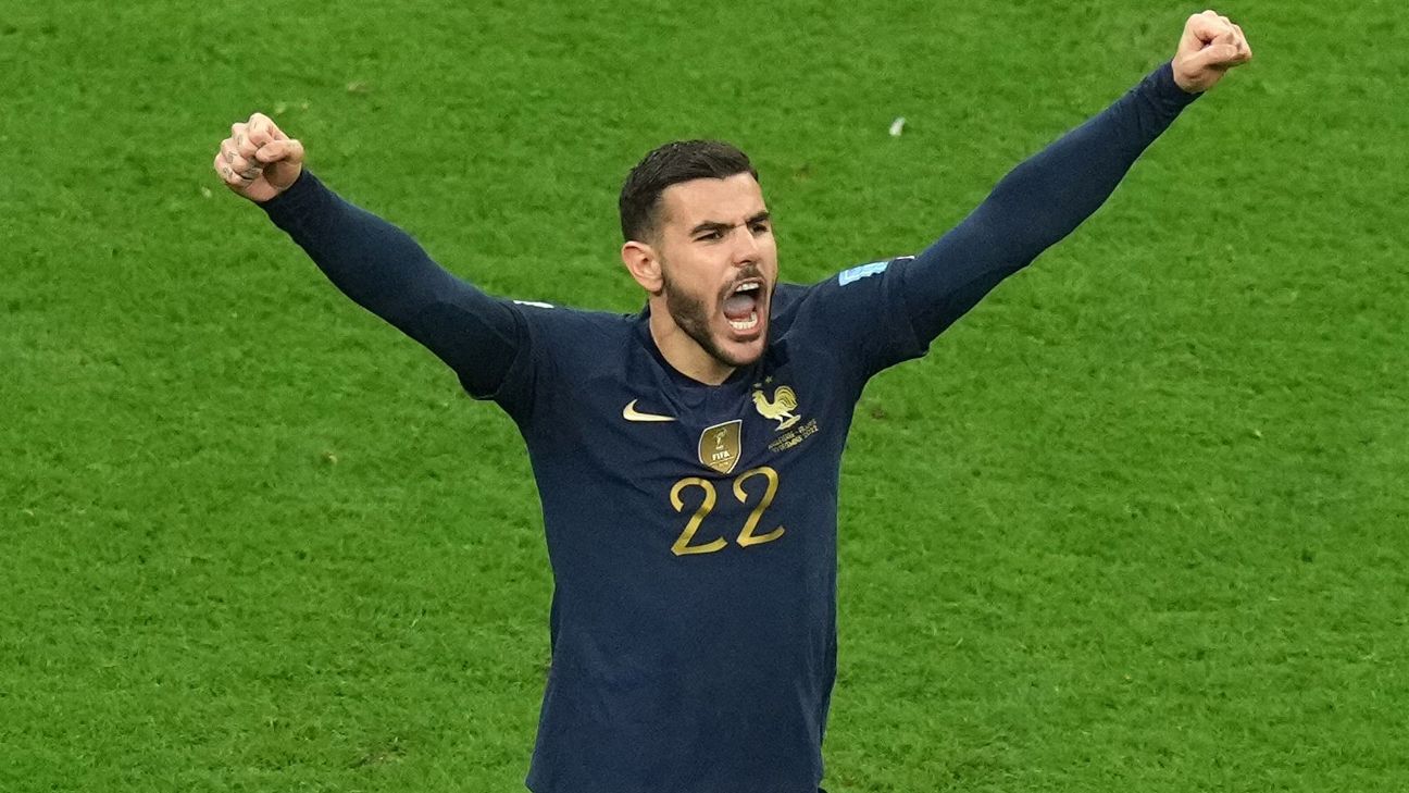 Theo Hernandez thể hiện phong độ ấn tượng tại World Cup 2022