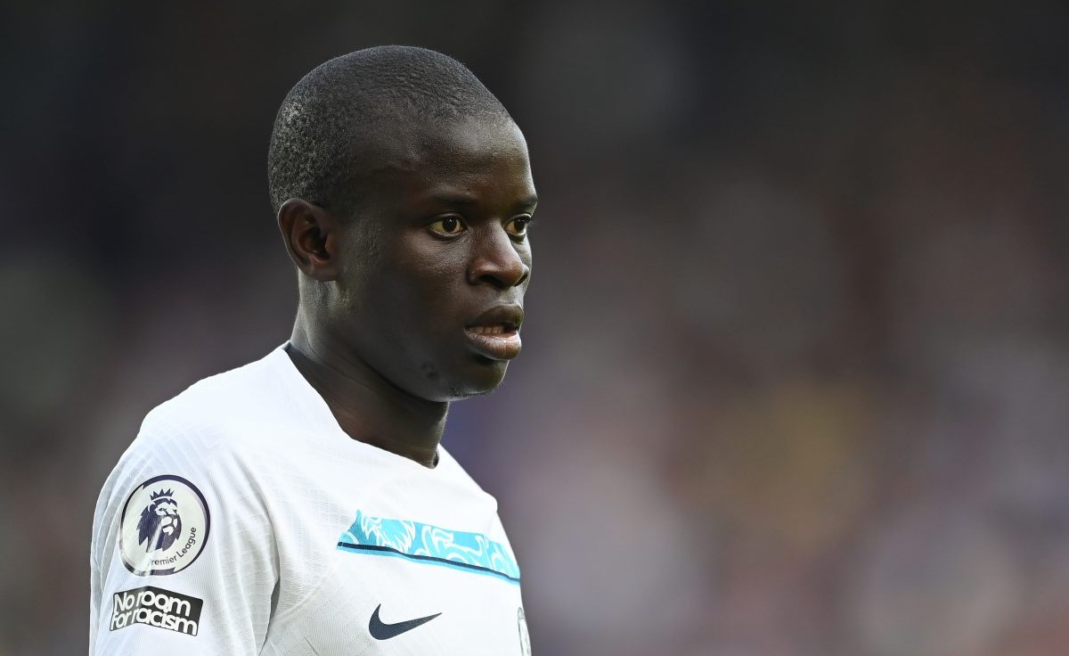 N'golo Kante bất ngờ được Chelsea tái gia hạn hợp đồng. Ảnh: Internet