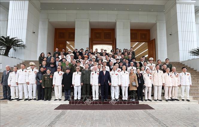 Thủ tướng Phạm Minh Chính gặp mặt nhân chứng lịch sử Công an nhân dân Thủ tướng Phạm Minh Chính với các nhân chứng lịch sử Công an nhân dân. Ảnh: Dương Giang/TTXVN