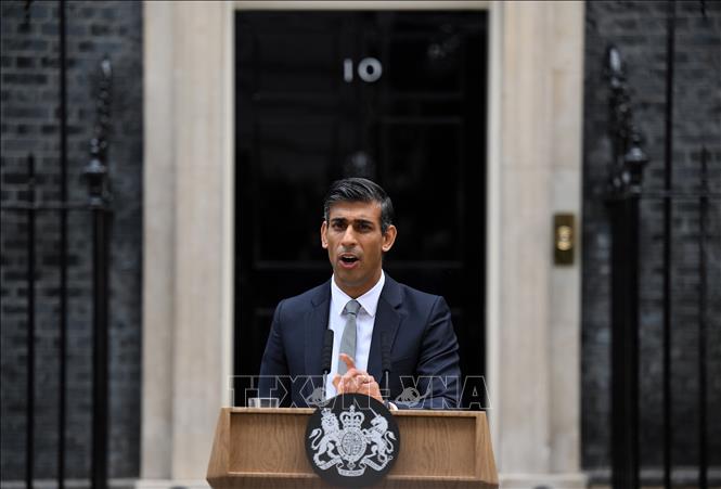 Thủ tướng Anh Rishi Sunak phát biểu tại số 10 phố Downing, London, ngày 25-10-2022. Ảnh tư liệu: AFP/TTXVN